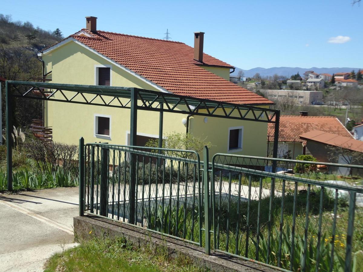 Holi Apartment Cavle Bagian luar foto