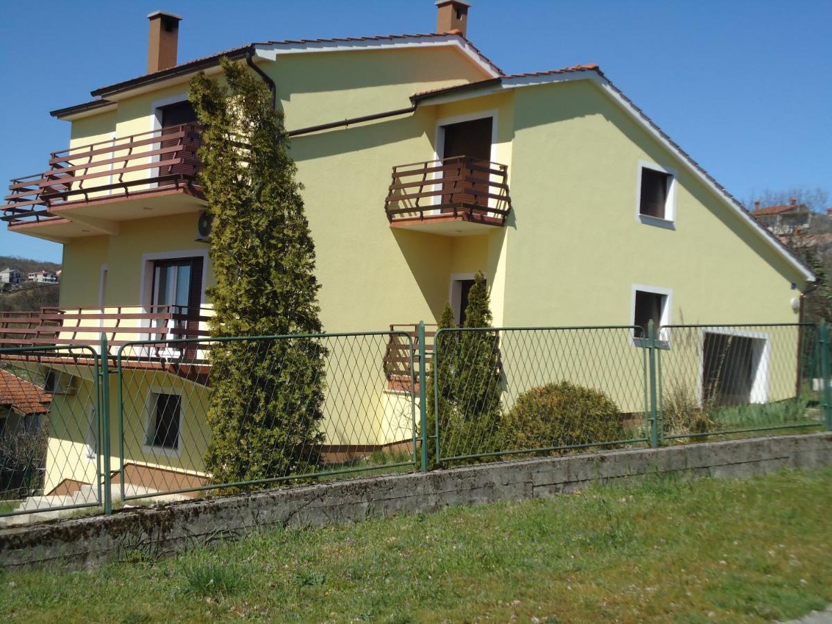 Holi Apartment Cavle Bagian luar foto
