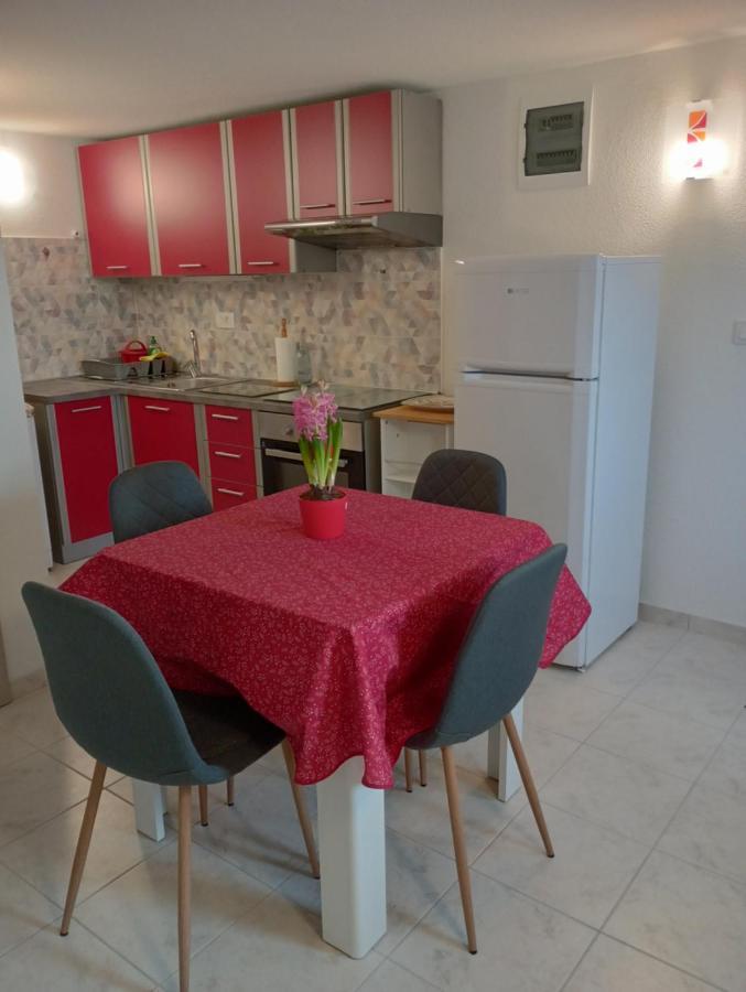 Holi Apartment Cavle Bagian luar foto