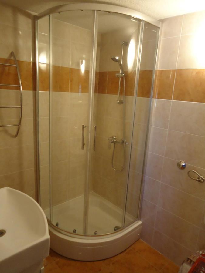 Holi Apartment Cavle Bagian luar foto