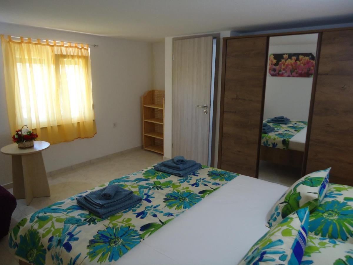 Holi Apartment Cavle Bagian luar foto