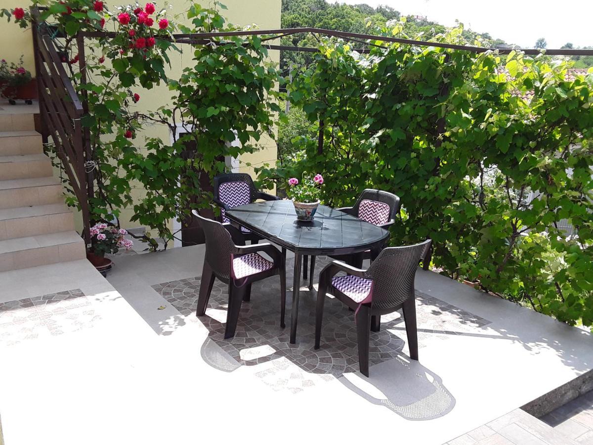Holi Apartment Cavle Bagian luar foto