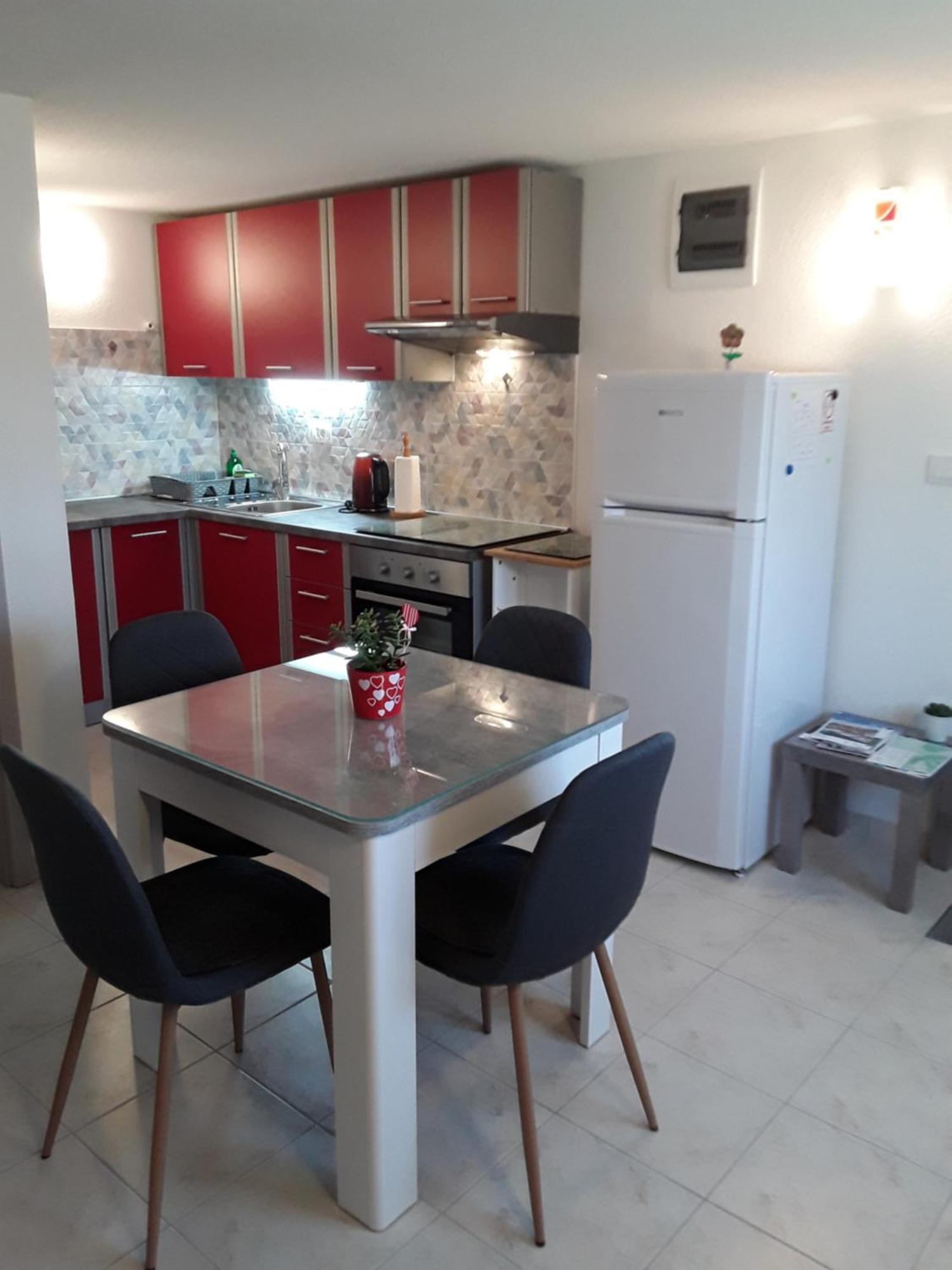 Holi Apartment Cavle Bagian luar foto